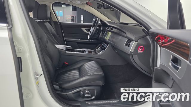 JAGUAR XF (X260) 20d 포트폴리오 2019 - photo 17 - Import Corée du Sud | International Cars