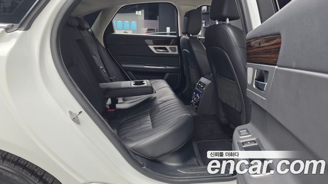 JAGUAR XF (X260) 20d 포트폴리오 2019 - photo 18 - Import Corée du Sud | International Cars