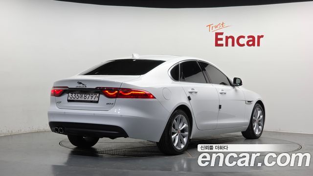 JAGUAR XF (X260) 20d 포트폴리오 2019 - photo 2 - Import Corée du Sud | International Cars