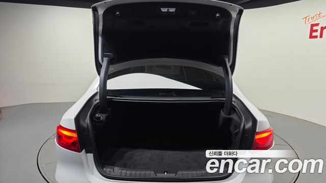 JAGUAR XF (X260) 20d 포트폴리오 2019 - photo 26 - Import Corée du Sud | International Cars