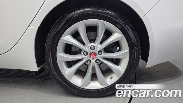 JAGUAR XF (X260) 20d 포트폴리오 2019 - photo 7 - Import Corée du Sud | International Cars