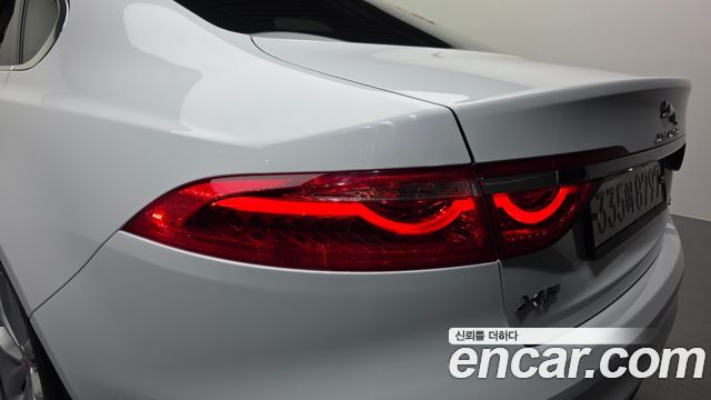 JAGUAR XF (X260) 20d 포트폴리오 2019 - photo 9 - Import Corée du Sud | International Cars