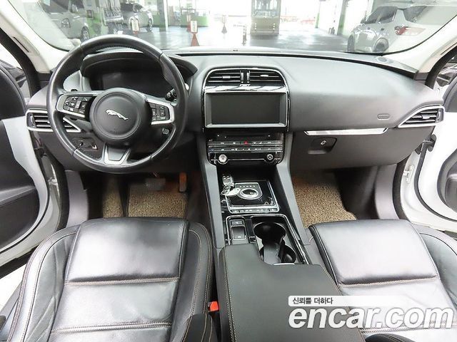 JAGUAR F-PACE 20d 프레스티지 2018 - photo 10 - Import Corée du Sud | International Cars
