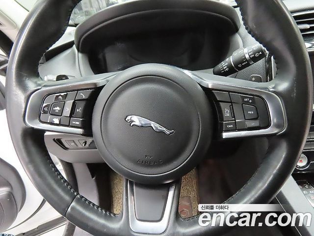 JAGUAR F-PACE 20d 프레스티지 2018 - photo 15 - Import Corée du Sud | International Cars