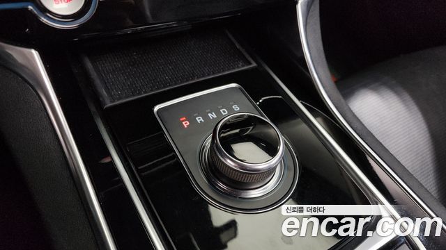 JAGUAR XE 20d RSport 2018 - photo 12 - Import Corée du Sud | International Cars