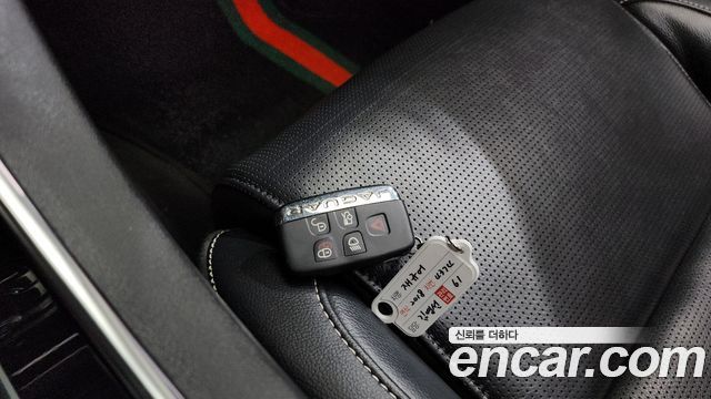 JAGUAR XE 20d RSport 2018 - photo 23 - Import Corée du Sud | International Cars