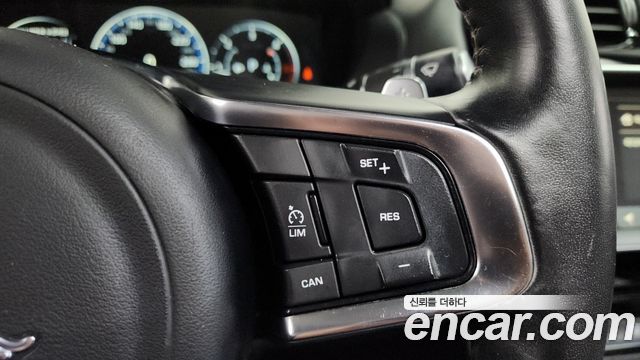 JAGUAR XE 20d RSport 2018 - photo 24 - Import Corée du Sud | International Cars
