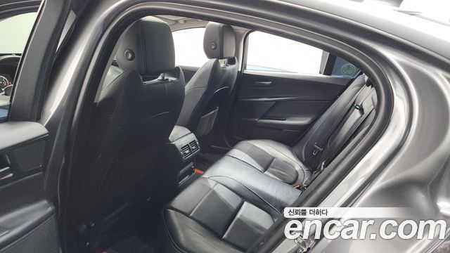 JAGUAR XE 20d RSport 2018 - photo 28 - Import Corée du Sud | International Cars