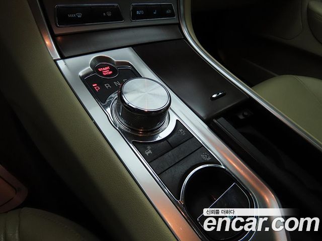 JAGUAR New XF 2.0 Luxury 2014 - photo 11 - Import Corée du Sud | International Cars