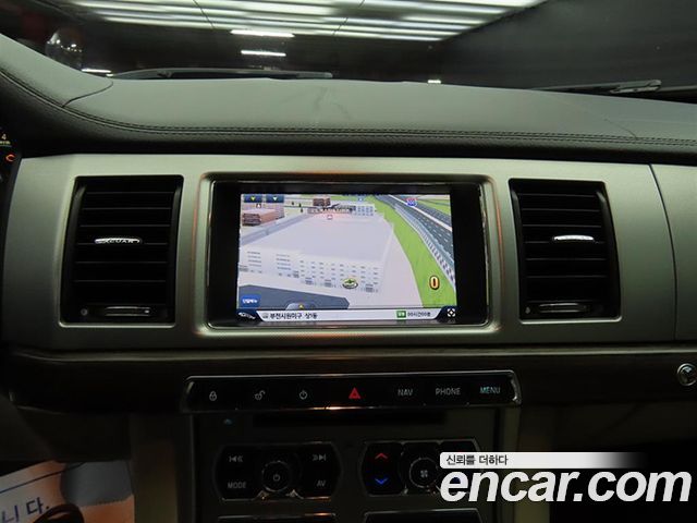 JAGUAR New XF 2.0 Luxury 2014 - photo 16 - Import Corée du Sud | International Cars