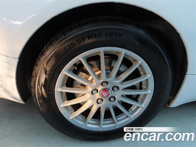 JAGUAR New XF 2.0 Luxury 2014 - photo 20 - Import Corée du Sud | International Cars