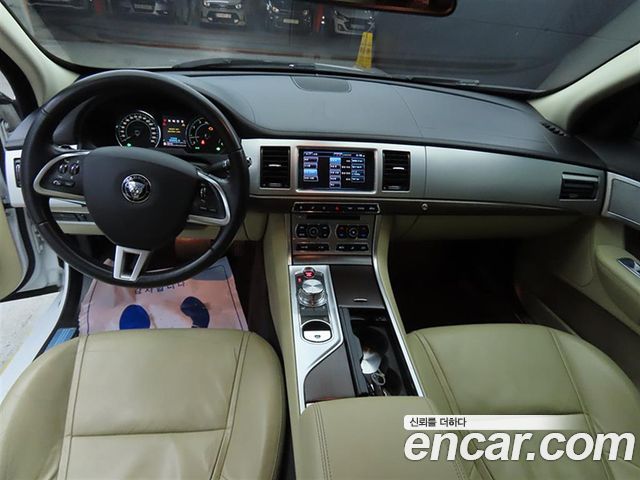JAGUAR New XF 2.0 Luxury 2014 - photo 24 - Import Corée du Sud | International Cars