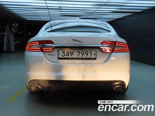 JAGUAR New XF 2.0 Luxury 2014 - photo 3 - Import Corée du Sud | International Cars