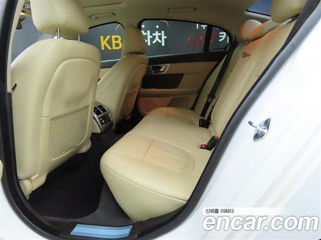 JAGUAR New XF 2.0 Luxury 2014 - photo 6 - Import Corée du Sud | International Cars