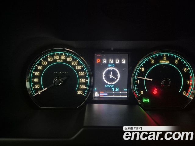 JAGUAR New XF 2.0 Luxury 2014 - photo 9 - Import Corée du Sud | International Cars