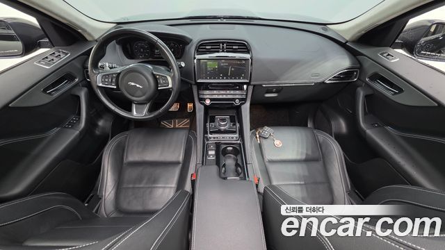 JAGUAR F-PACE 20d 체커 플래그 Edition 2020 - photo 10 - Import Corée du Sud | International Cars