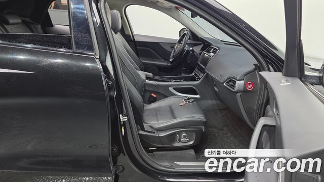 JAGUAR F-PACE 20d 체커 플래그 Edition 2020 - photo 16 - Import Corée du Sud | International Cars