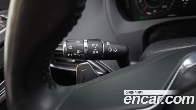 JAGUAR F-PACE 20d 체커 플래그 Edition 2020 - photo 30 - Import Corée du Sud | International Cars