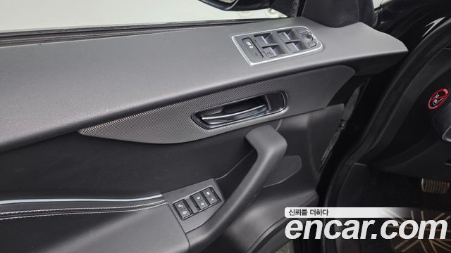 JAGUAR F-PACE 20d 체커 플래그 Edition 2020 - photo 36 - Import Corée du Sud | International Cars