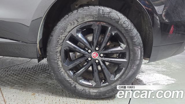 JAGUAR F-PACE 20d 체커 플래그 Edition 2020 - photo 7 - Import Corée du Sud | International Cars