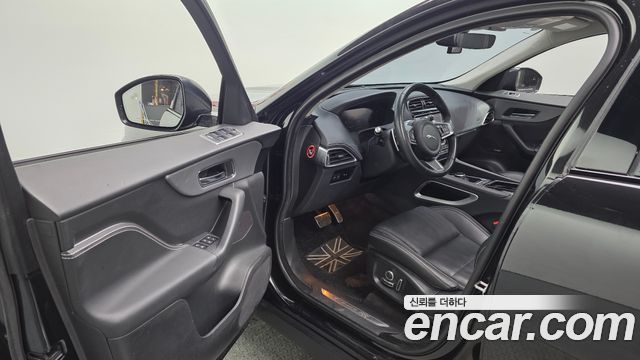 JAGUAR F-PACE 20d 체커 플래그 Edition 2020 - photo 13 - Import Corée du Sud | International Cars
