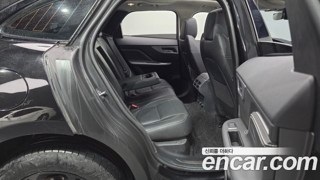 JAGUAR F-PACE 20d 체커 플래그 Edition 2020 - photo 17 - Import Corée du Sud | International Cars