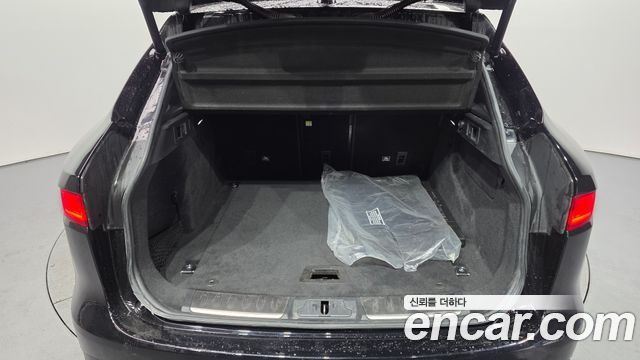 JAGUAR F-PACE 20d 체커 플래그 Edition 2020 - photo 23 - Import Corée du Sud | International Cars