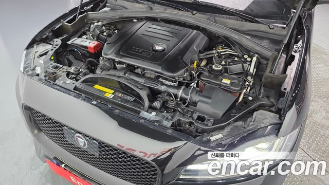 JAGUAR F-PACE 20d 체커 플래그 Edition 2020 - photo 6 - Import Corée du Sud | International Cars
