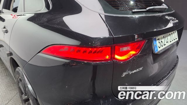 JAGUAR F-PACE 20d 체커 플래그 Edition 2020 - photo 9 - Import Corée du Sud | International Cars