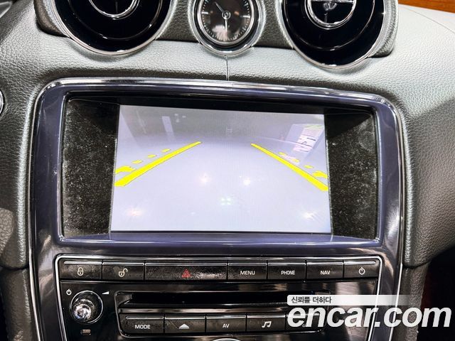 JAGUAR All New XJ 2.0 Luxury LWB 2013 - photo 10 - Import Corée du Sud | International Cars
