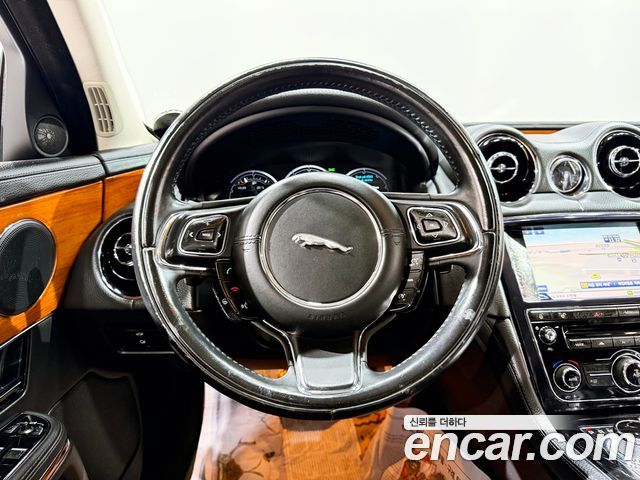 JAGUAR All New XJ 2.0 Luxury LWB 2013 - photo 6 - Import Corée du Sud | International Cars