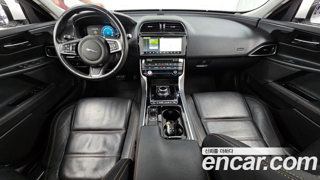 JAGUAR XE 20d 프레스티지 2018 - photo 10 - Import Corée du Sud | International Cars