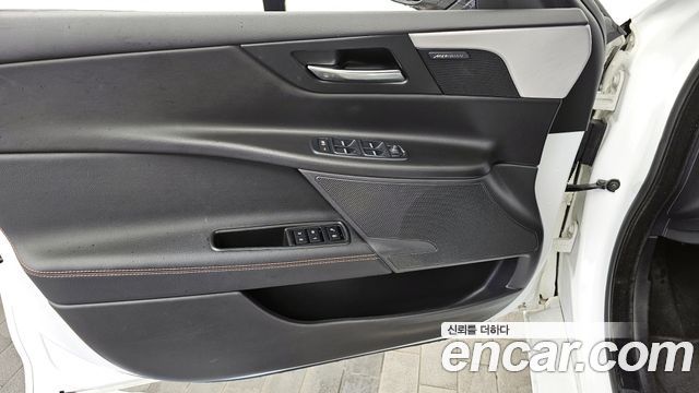 JAGUAR XE 20d 프레스티지 2018 - photo 14 - Import Corée du Sud | International Cars