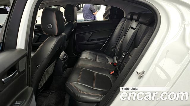 JAGUAR XE 20d 프레스티지 2018 - photo 16 - Import Corée du Sud | International Cars