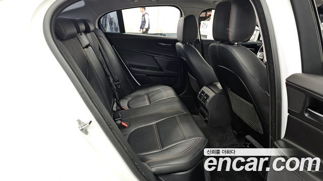 JAGUAR XE 20d 프레스티지 2018 - photo 18 - Import Corée du Sud | International Cars