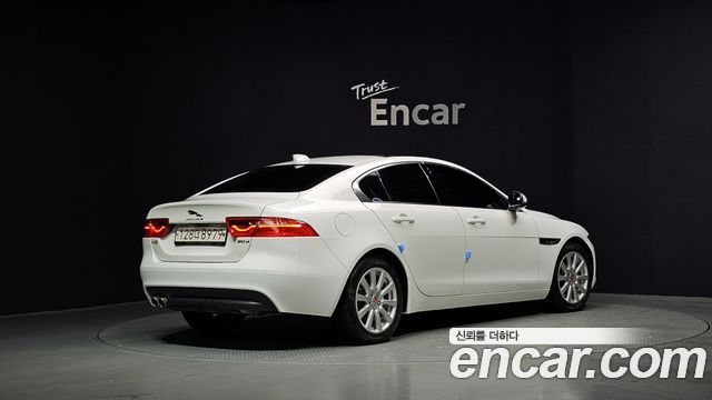 JAGUAR XE 20d 프레스티지 2018 - photo 2 - Import Corée du Sud | International Cars