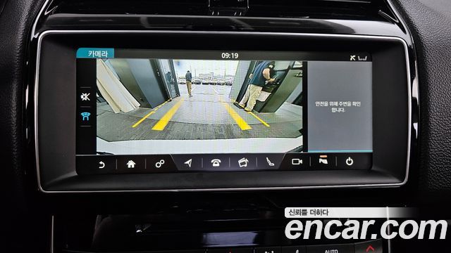 JAGUAR XE 20d 프레스티지 2018 - photo 23 - Import Corée du Sud | International Cars
