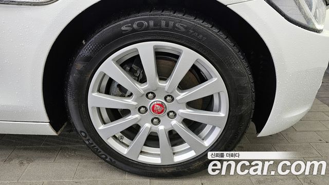 JAGUAR XE 20d 프레스티지 2018 - photo 7 - Import Corée du Sud | International Cars
