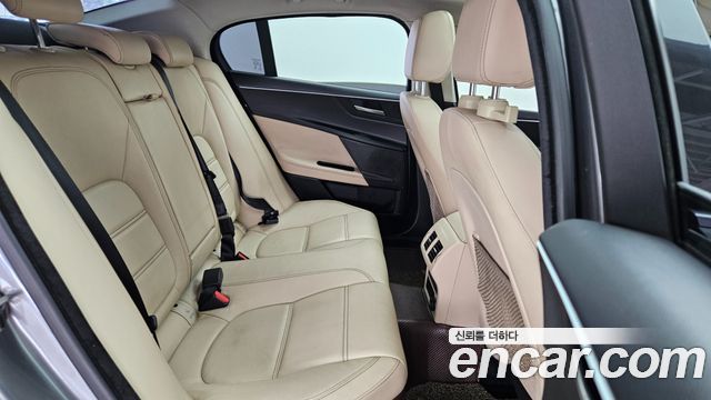 JAGUAR XE 20d 프레스티지 2016 - photo 12 - Import Corée du Sud | International Cars