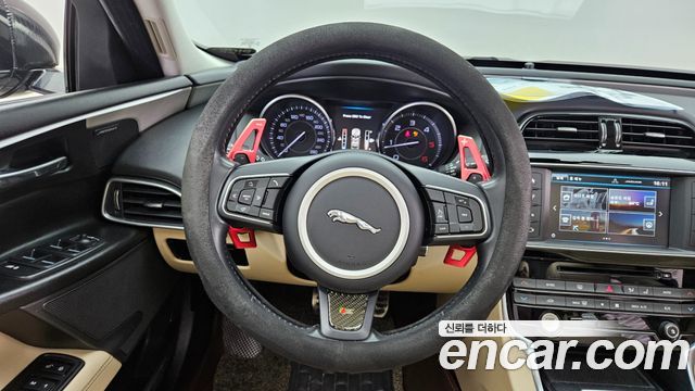 JAGUAR XE 20d 프레스티지 2016 - photo 13 - Import Corée du Sud | International Cars