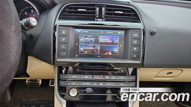 JAGUAR XE 20d 프레스티지 2016 - photo 14 - Import Corée du Sud | International Cars