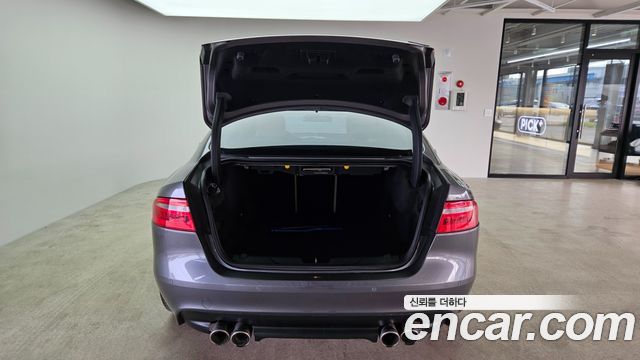 JAGUAR XE 20d 프레스티지 2016 - photo 20 - Import Corée du Sud | International Cars