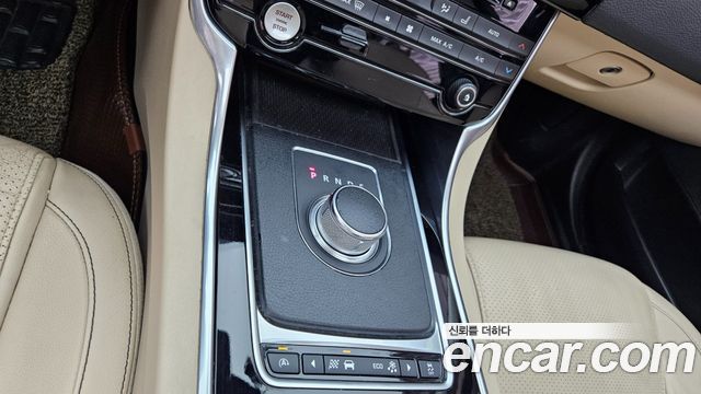 JAGUAR XE 20d 프레스티지 2016 - photo 9 - Import Corée du Sud | International Cars