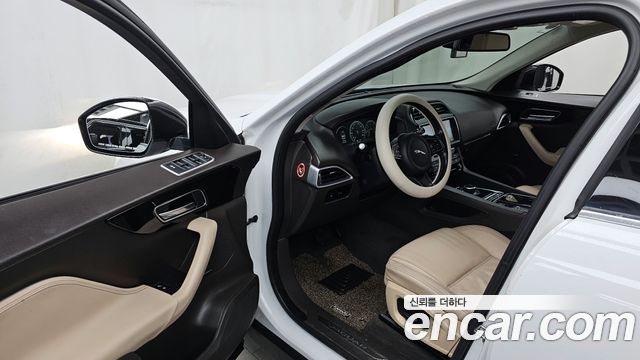 JAGUAR F-PACE 20d 프레스티지 2017 - photo 10 - Import Corée du Sud | International Cars