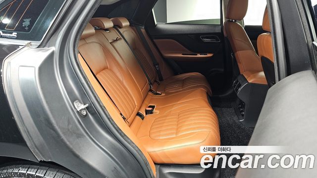 JAGUAR F-PACE 20d 포트폴리오 2018 - photo 11 - Import Corée du Sud | International Cars