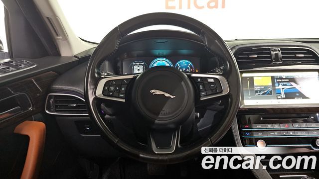 JAGUAR F-PACE 20d 포트폴리오 2018 - photo 12 - Import Corée du Sud | International Cars