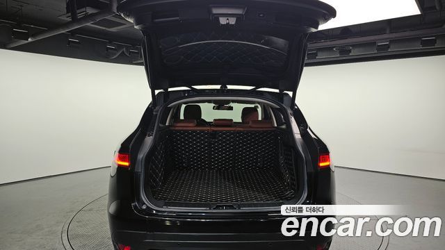 JAGUAR F-PACE 20d 포트폴리오 2018 - photo 20 - Import Corée du Sud | International Cars