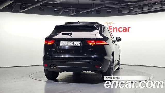 JAGUAR F-PACE 20d 포트폴리오 2018 - photo 4 - Import Corée du Sud | International Cars