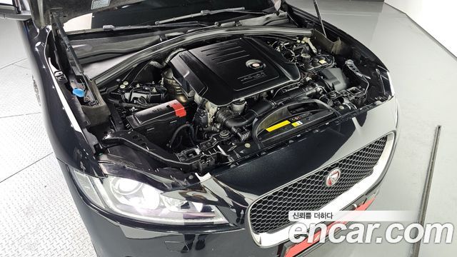 JAGUAR F-PACE 20d 포트폴리오 2018 - photo 6 - Import Corée du Sud | International Cars