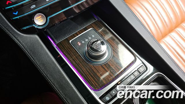 JAGUAR F-PACE 20d 포트폴리오 2018 - photo 9 - Import Corée du Sud | International Cars
